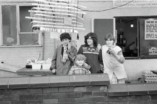Ceintures et poulet de Manchester City à vendre par Iain SP Reid, vers 1977