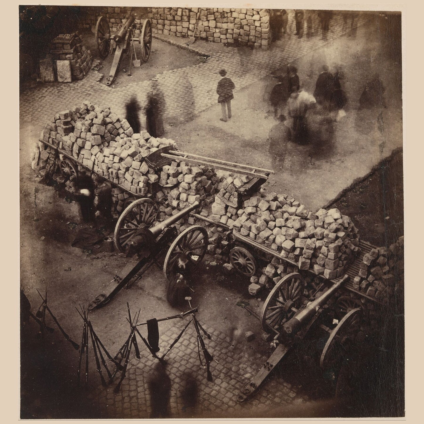 Barricades de la Commune, avril 71. Coin de la place Hotel de Ville & de la rue de Rivoli 1871 Pierre-Ambrose Richebourg