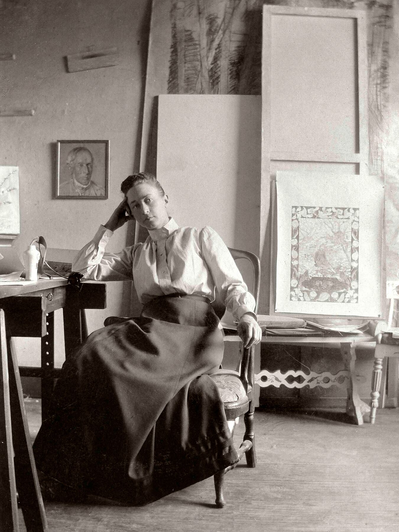 Hilma af Klint dans son atelier, photographe inconnu - 1895
