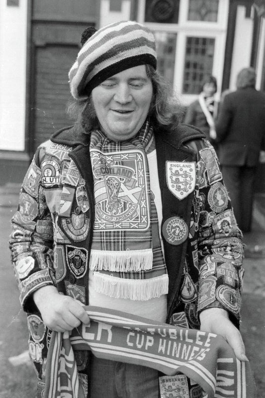 Badge mad Scottish Manchester United Fan par Iain SP Reid - vers 1977.