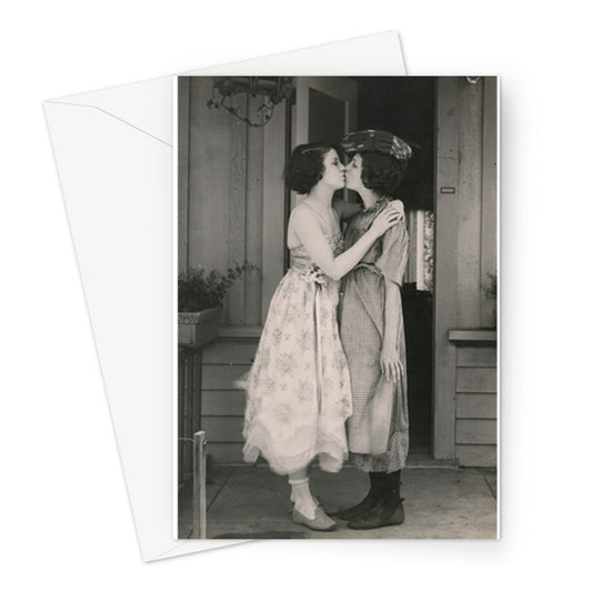 Actrices de cine mudo Shirley Mason y Viola Dana Compartiendo un beso, c.1919 - Tarjeta de felicitación