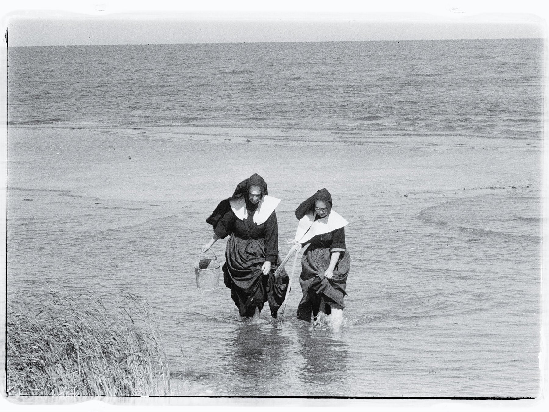 Nuns Clamming on Long Island by Toni Frissell 0- September 1957