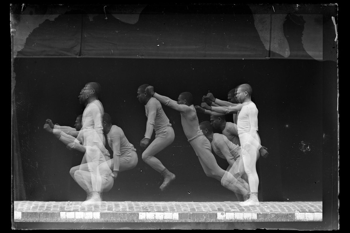 Chronophotographie à plaque fixe d'un saut en longueur à partir d'une position immobile par Etienne-Jules Marey