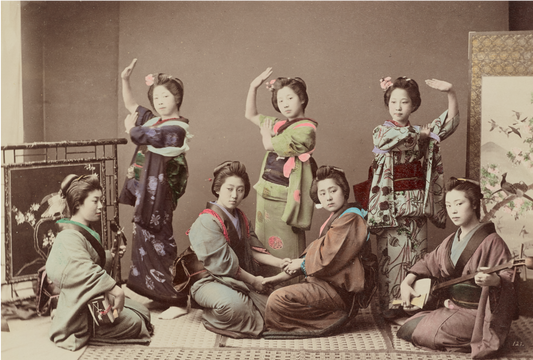 Groupe de jeunes femmes par Kusakabe Kimbei, vers 1880 - Carte postale