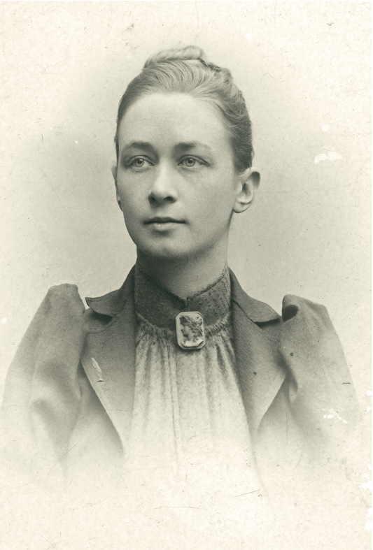 Hilma af Klint por fotógrafo desconocido, 1901 o antes - Postal