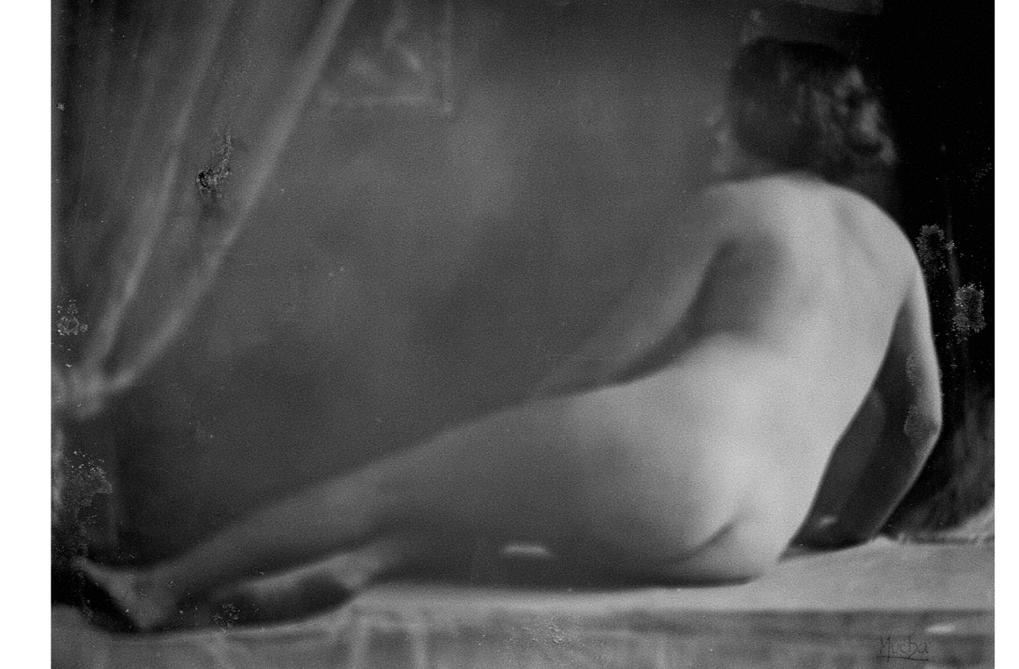 Femme nue allongée par Alphonse Maria Mucha vers 1910 - Carte postale