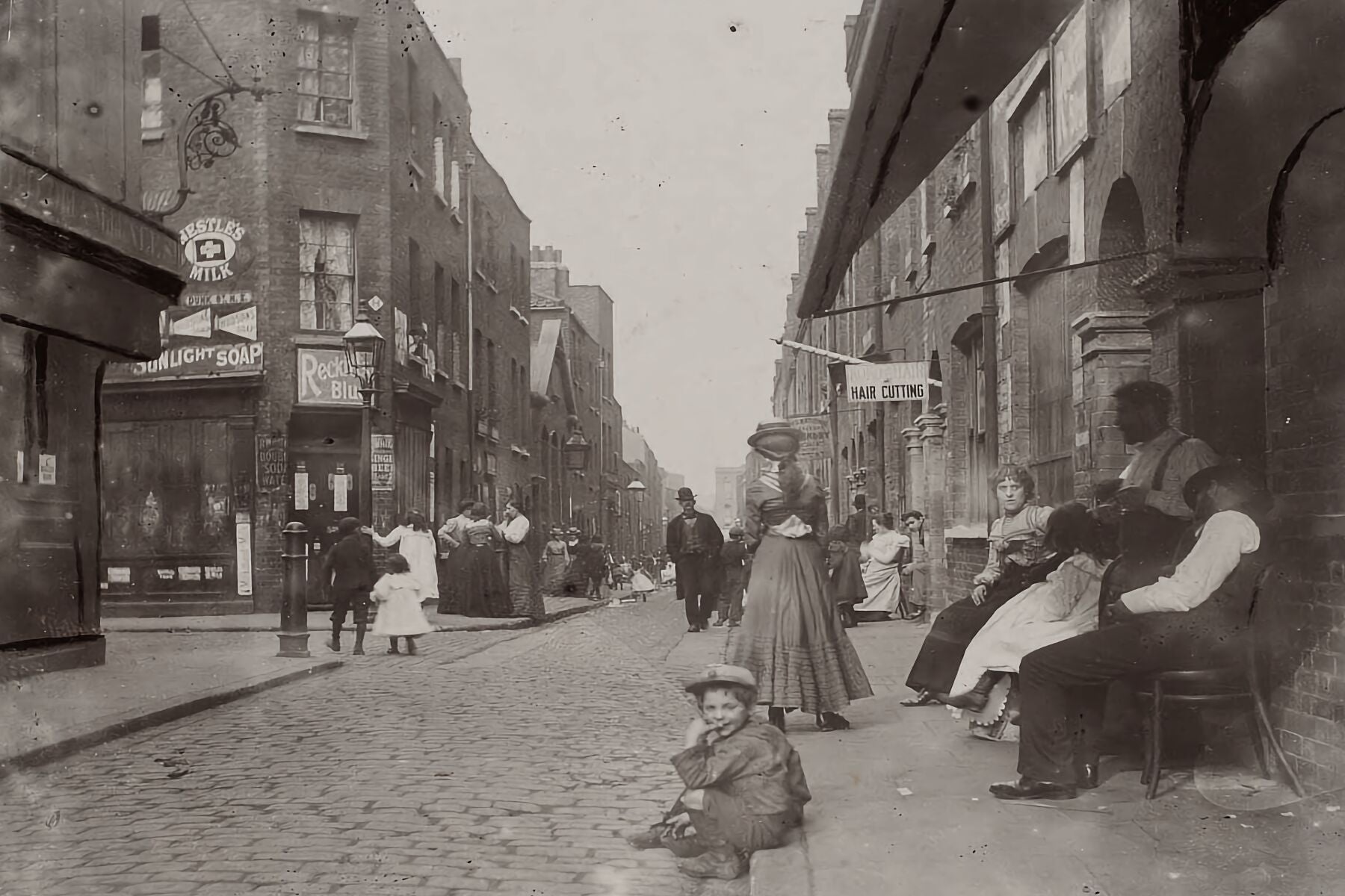 Street Holiday in London by Jack London - 1902