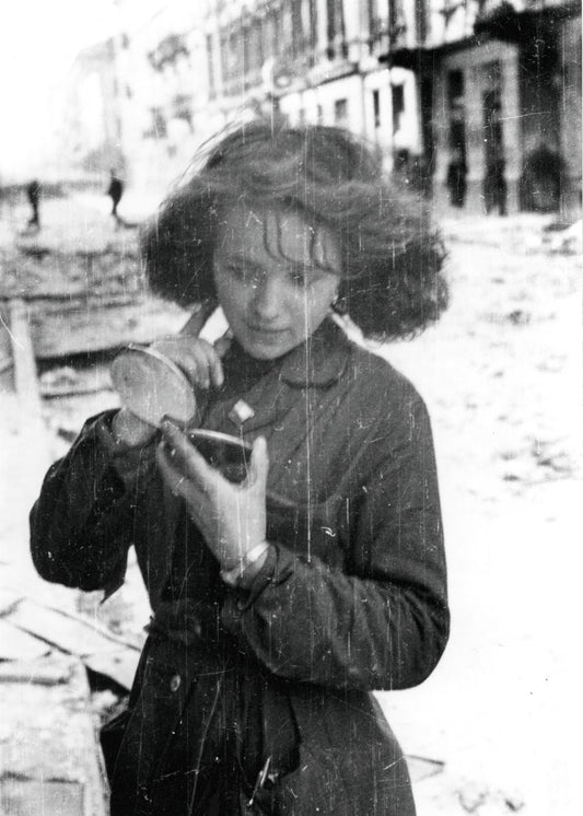 Warsaw Uprising: Girl with a mirror after air raid at Złota street near Zgoda street. Author Eugeniusz Lokajski (1908–1944) - Lokajski died a week or two after this photograph was taken.