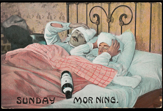 Dos hombres en la cama un domingo por la mañana después de beber de una botella de alcohol, ca. 1908 - Postal